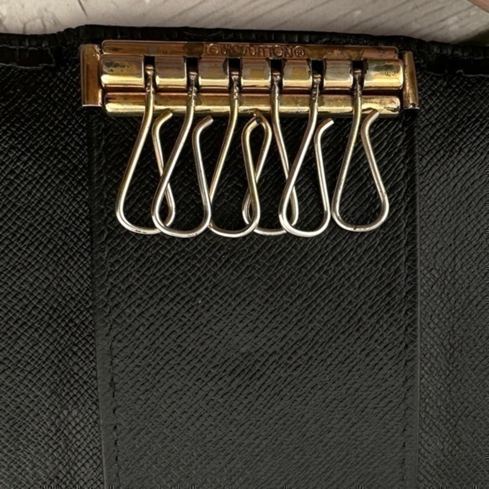 AUTHENTIC Louis Vuitton key holder. Previously owned. Color: Black. - Picture 7 of 14